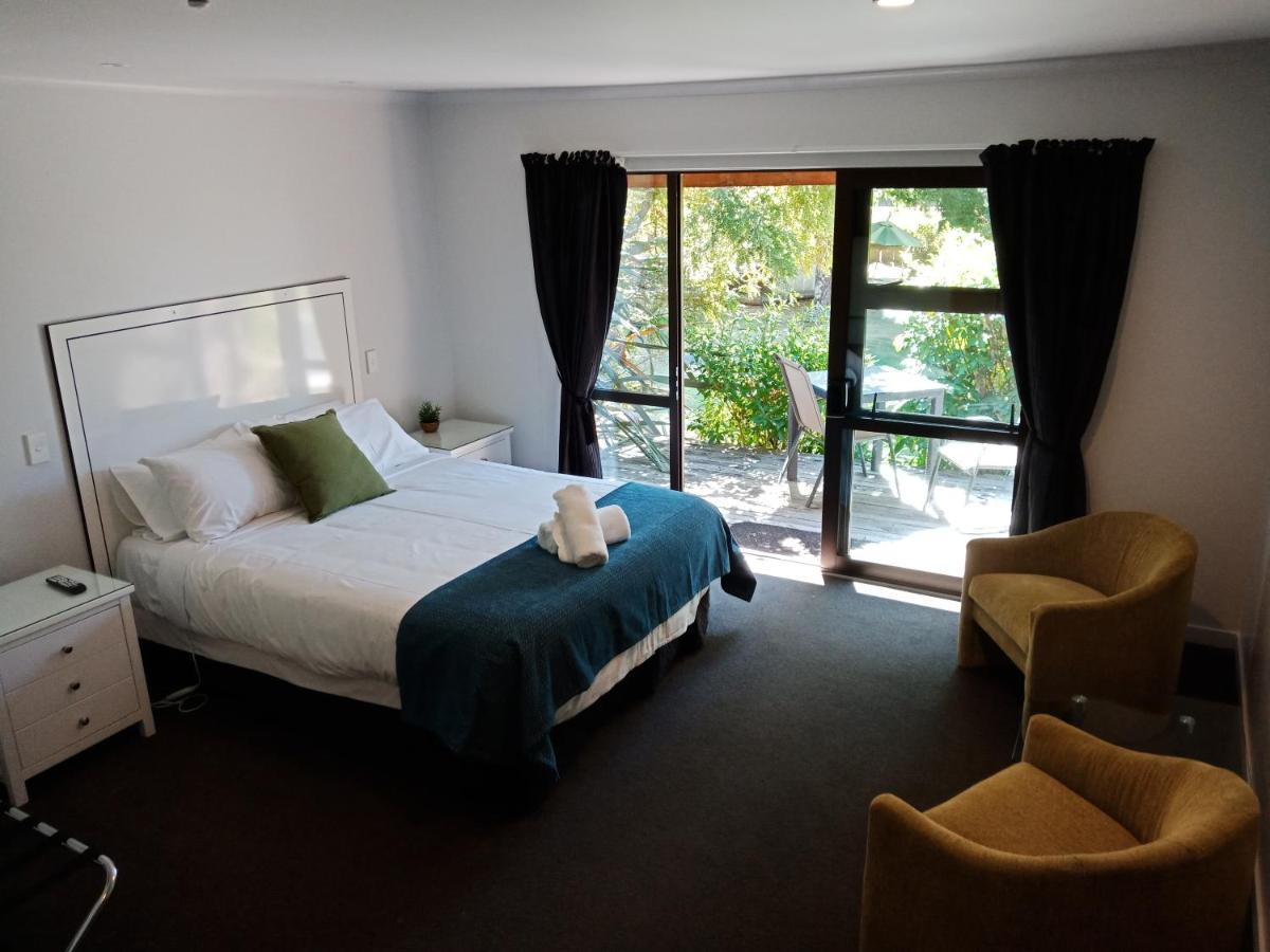 Motuoapa Bay Chalets トゥランギ エクステリア 写真
