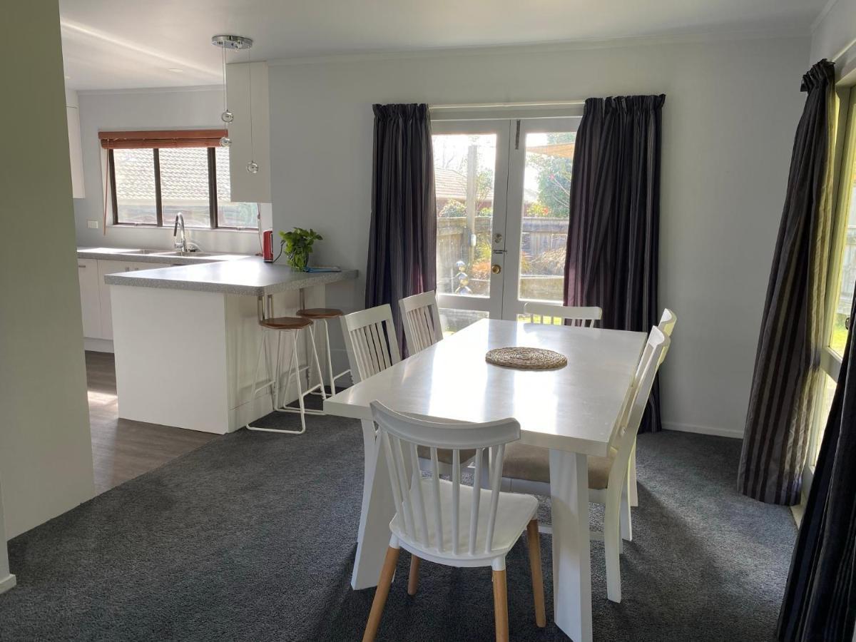 Motuoapa Bay Chalets トゥランギ エクステリア 写真