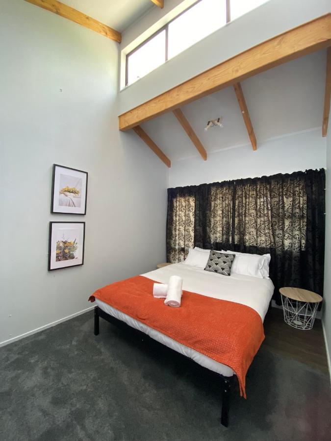 Motuoapa Bay Chalets トゥランギ エクステリア 写真
