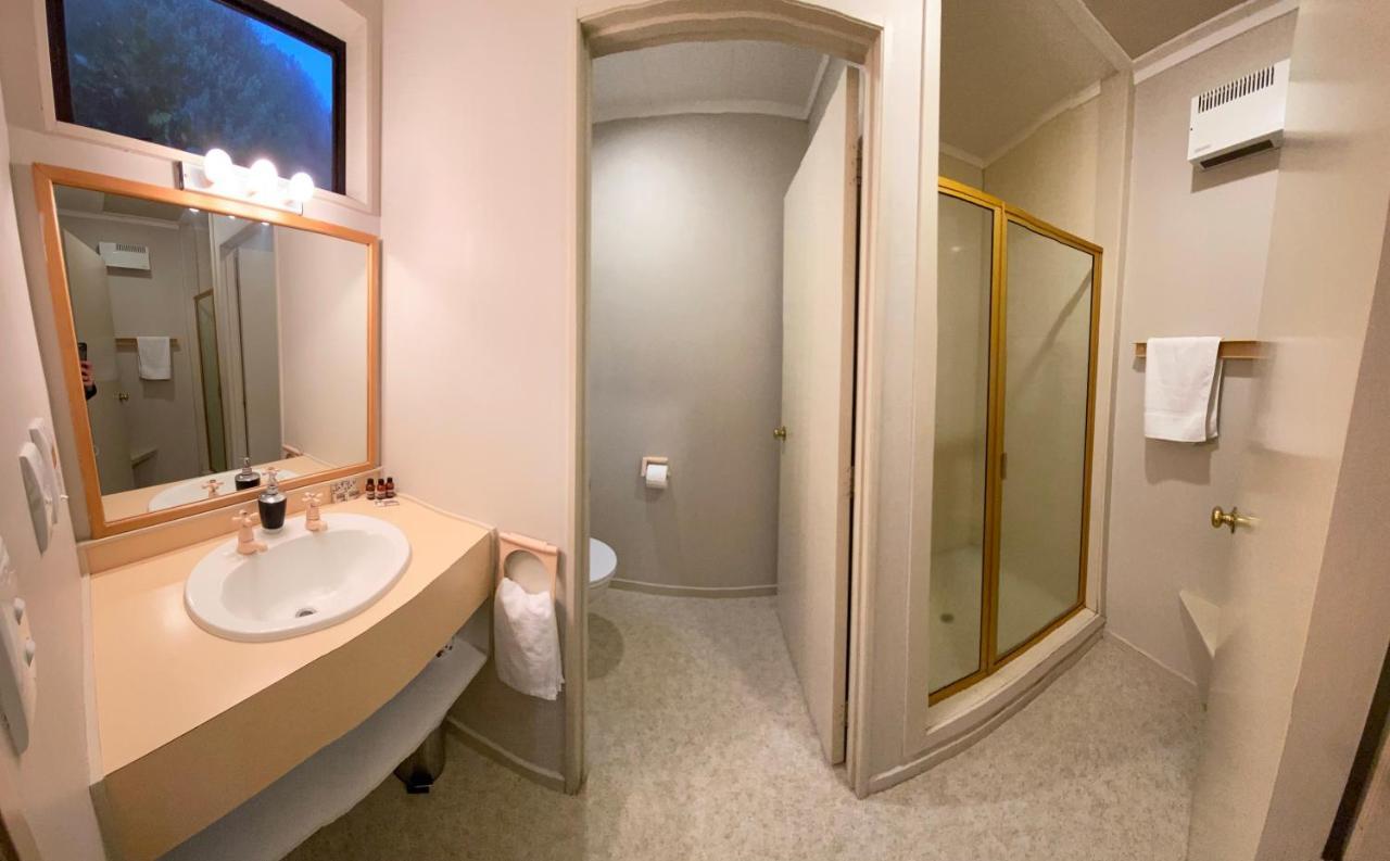 Motuoapa Bay Chalets トゥランギ エクステリア 写真